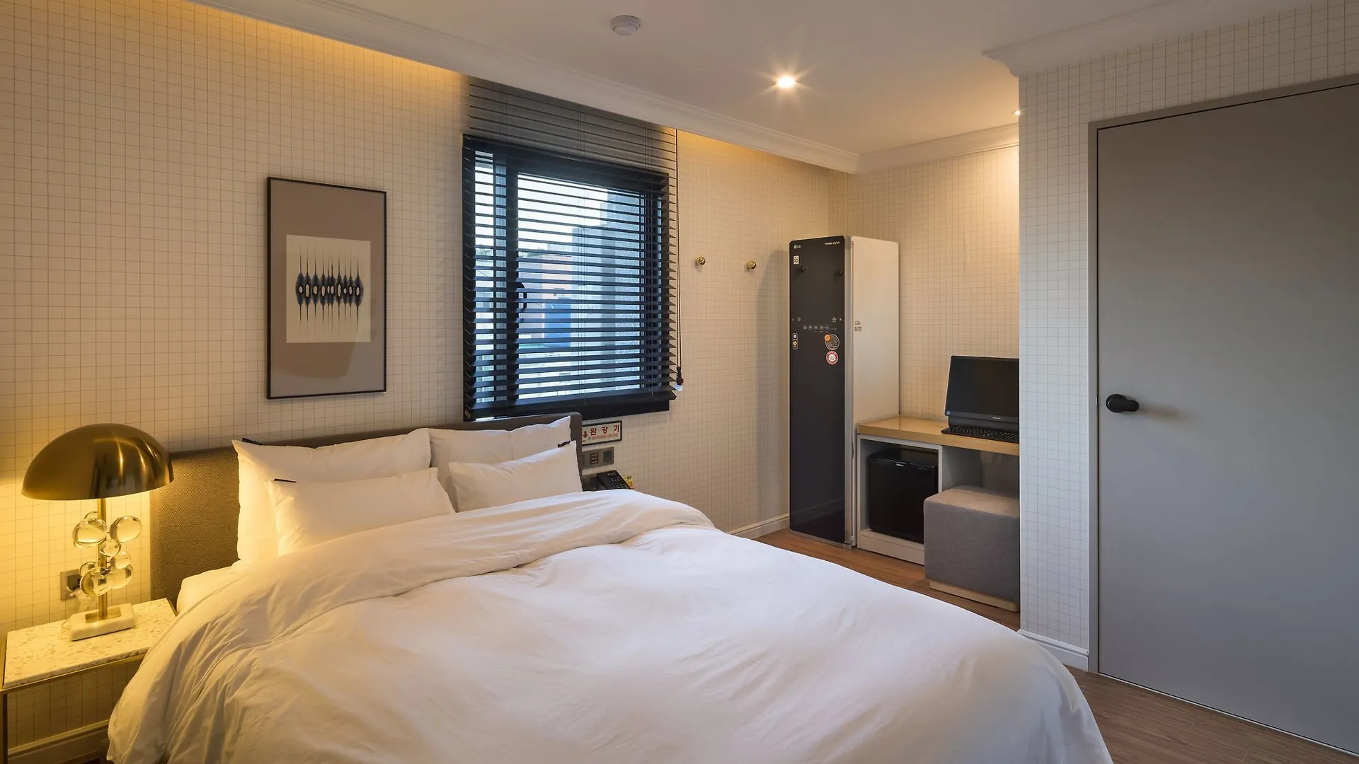 Busanjin Brown-Dot Hotel